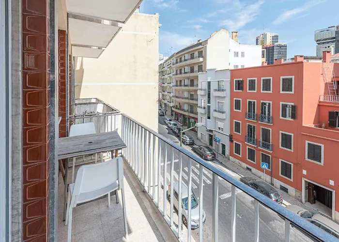 Houze Spacious Near Marques De Pombal * リスボン